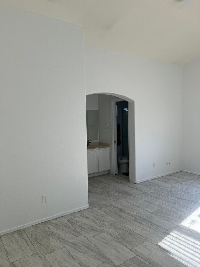 Building Photo - 7277 W Maple Ridge Dr