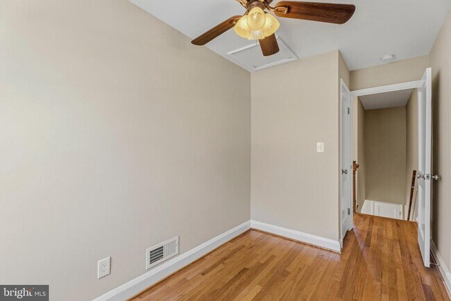 Building Photo - 586 Lucia Ave