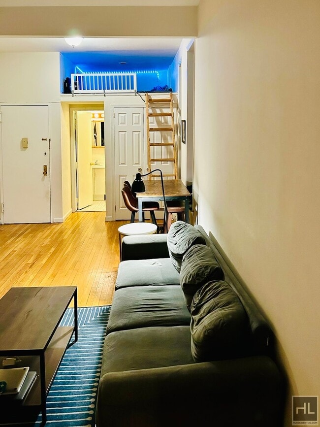 Building Photo - 101 W 86th St