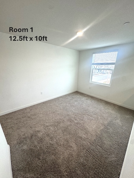 Building Photo - 1379 Leonhardt Lp