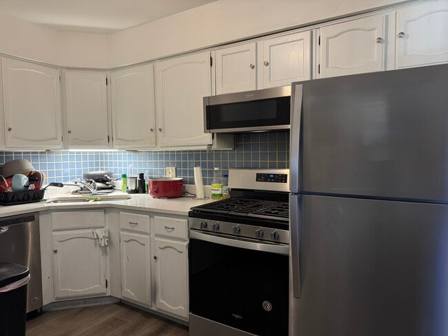 Building Photo - 13 Parkside Ct