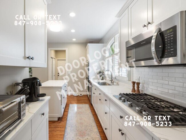 Building Photo - 735 W 8th St