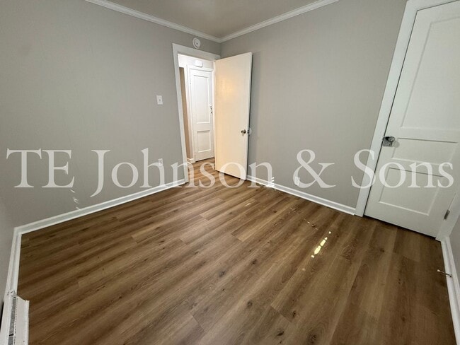 Building Photo - Charming 2 Bedroom Home with Basement & Modern Updates in Winston-Salem
