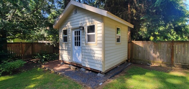 Building Photo - Kirkland, Finn Hill Location
