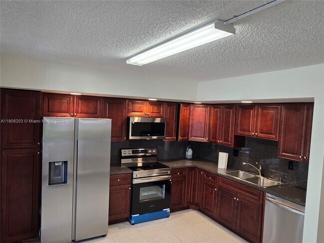 Building Photo - 8600 SW 133rd Avenue Rd