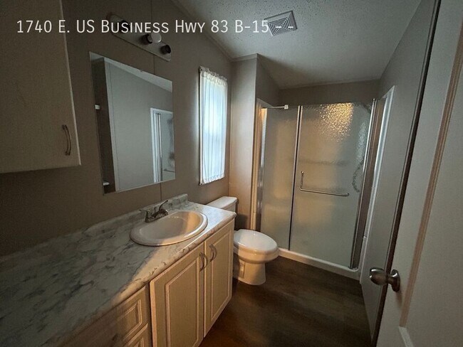 Building Photo - 15 B St