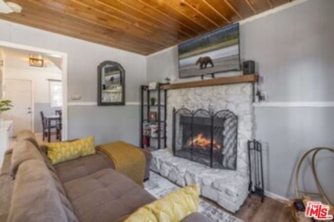 Building Photo - 320 E Tiger Lily Dr
