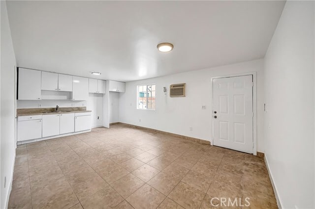 Building Photo - 6827 Simpson Ave
