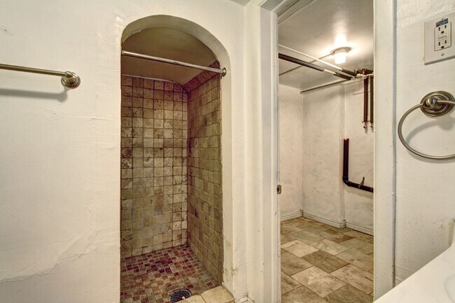Building Photo - 2237