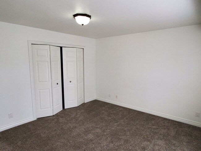 Building Photo - 4785 Dorilee Dr