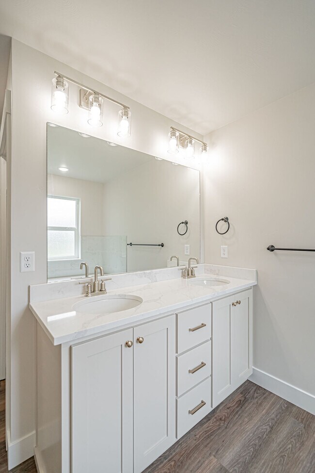 Building Photo - 2988 Huntshire Ave