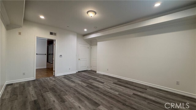 Building Photo - 414 E Valencia Ave