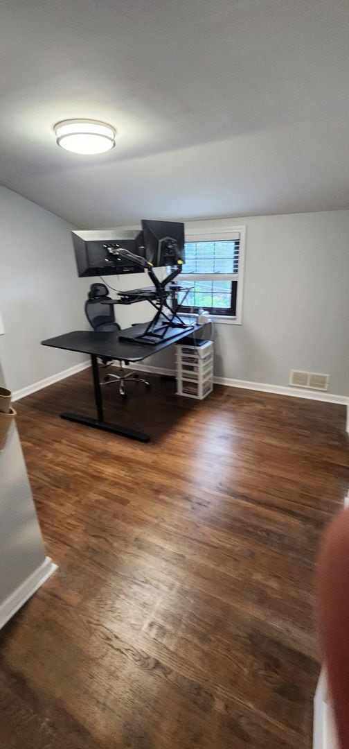 Building Photo - Luxury 3-Bedroom, 1-Bathroom House in Broo...