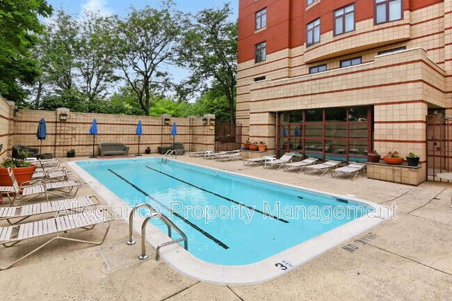 Building Photo - 2400 Clarendon Blvd