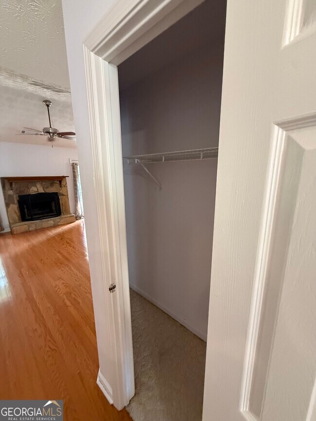 Building Photo - 3897 Saddlecreek Dr