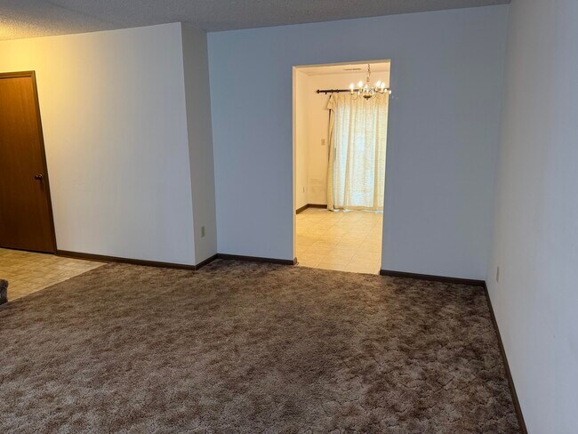 Building Photo - 2205 Warwick St