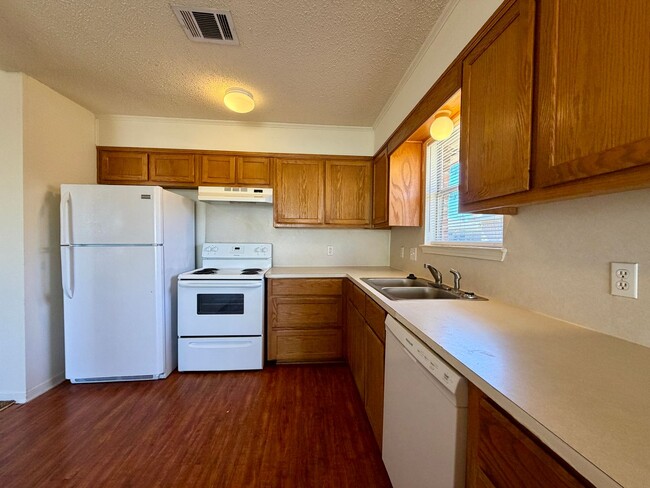 Building Photo - Duplex