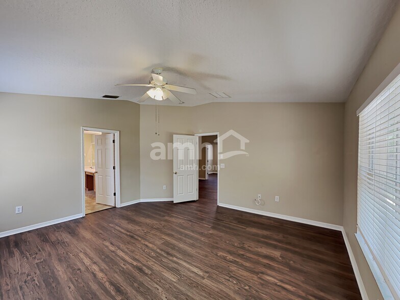 Building Photo - 30949 Midtown Ct