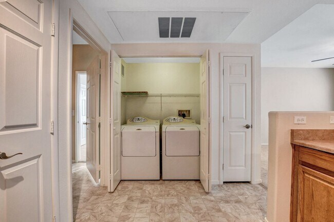 Building Photo - FIRST FLOOR CONDO IN GATED COMMUNITY W/ SINGLE CAR GARAGE