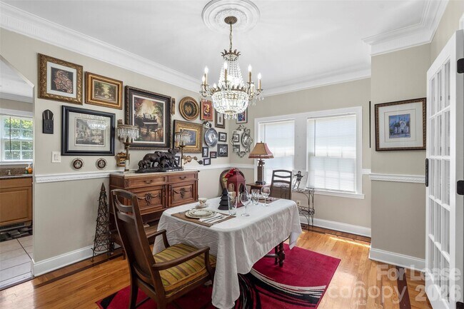 Building Photo - 703 S Summit Ave