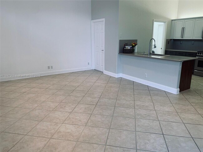 Building Photo - 4951 SW 38th Way