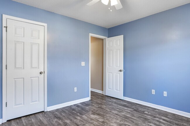 Building Photo - 204 Birch Dr