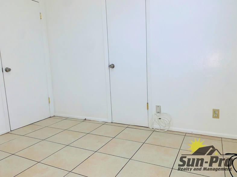 Building Photo - 1965 Nelson Ave