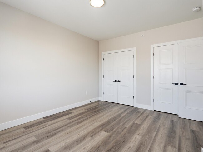 Building Photo - 304 61st St