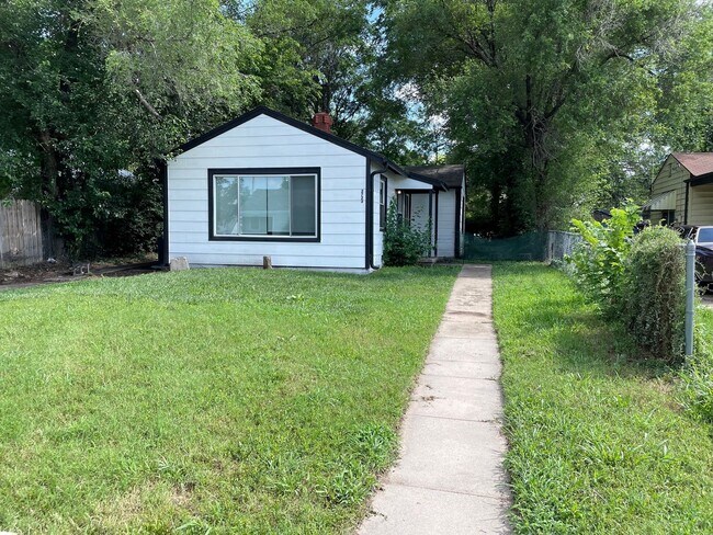 Building Photo - Updated 2-bedroom, 1-bathroom rental home located on Mossman Ave.