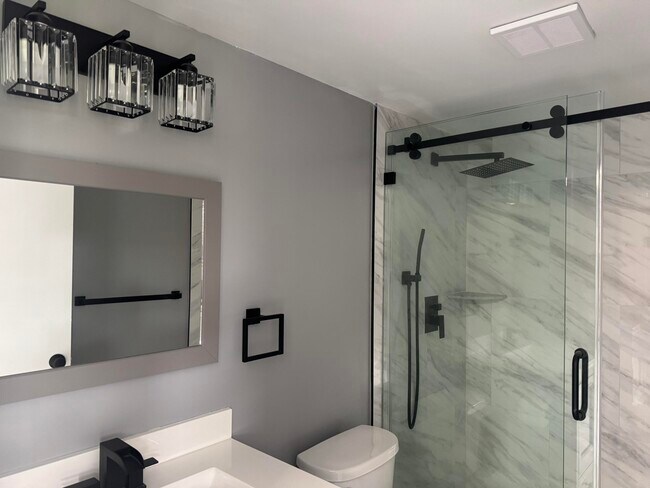 Building Photo - 802 Sky Pine Way