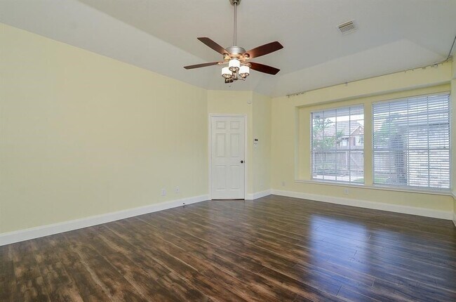 Building Photo - 1723 Crescent Green Dr