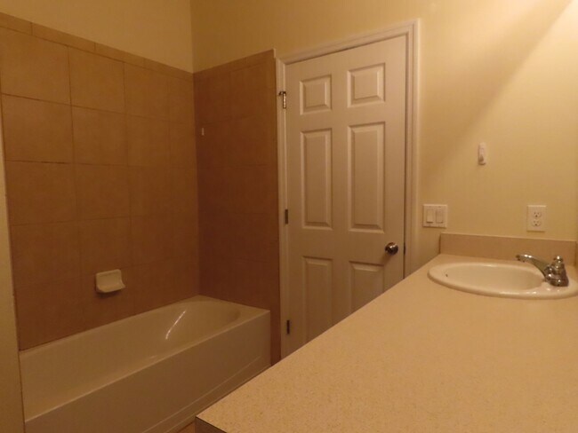 Building Photo - Waterside Point Townhome