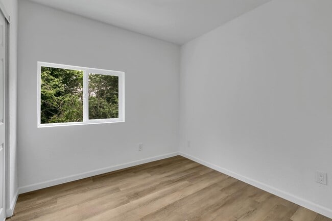 Building Photo - 1720 N Wycoff Ave