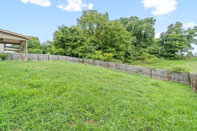 Building Photo - Pet Friendly Four Bedroom!