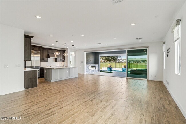 Building Photo - 11138 N San Clemente St