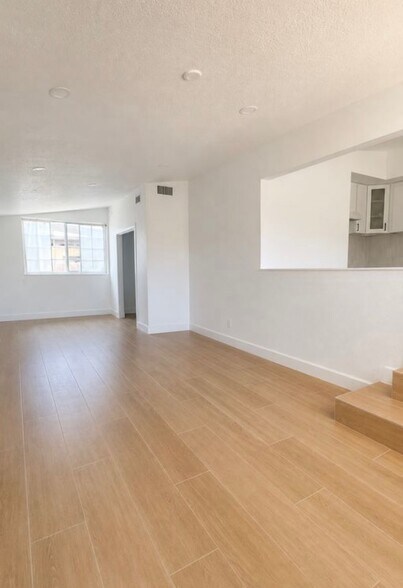 Family room open to kitchen - 15521 Fernview St