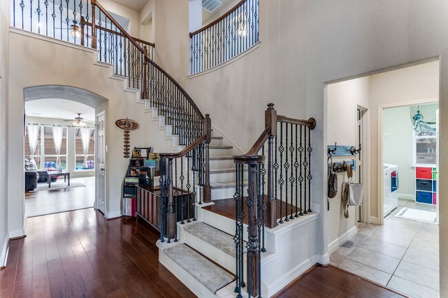 Building Photo - GORGEOUS HOME IN BELTERRA WITH SPARKLING POOL & SERVICE INCLUDED