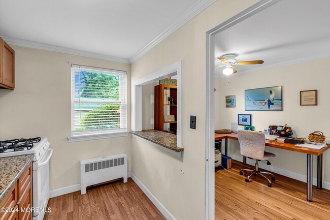 Building Photo - 6 Manor Dr