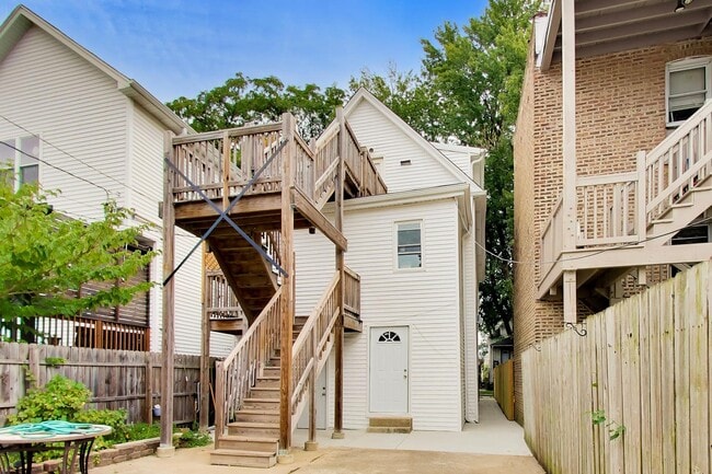 Building Photo - 4614 N Springfield Ave