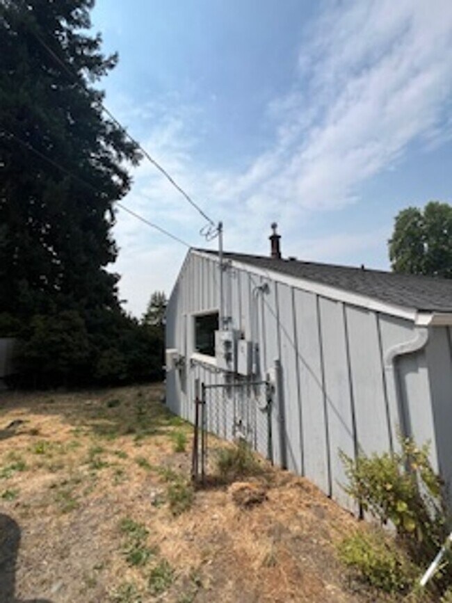 Building Photo - Elm Duplex
