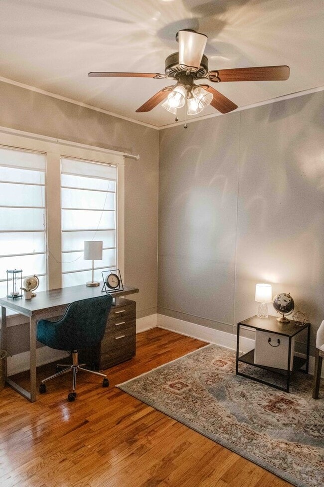 Building Photo - Charming 3 Bedroom Home with Hardwood Floo...