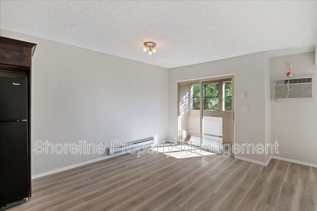 Building Photo - 2607 N Lancaster Dr