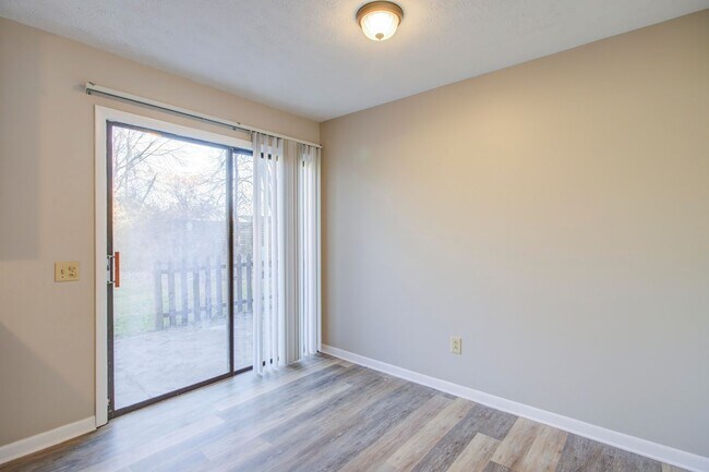 Building Photo - 5021 Emerald Dr