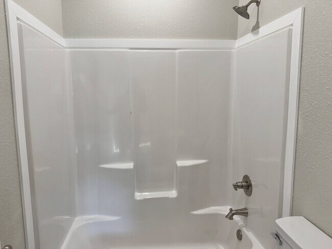 Building Photo - Fully Remodeled 3 Bed 2 Bath In Floral Hei...