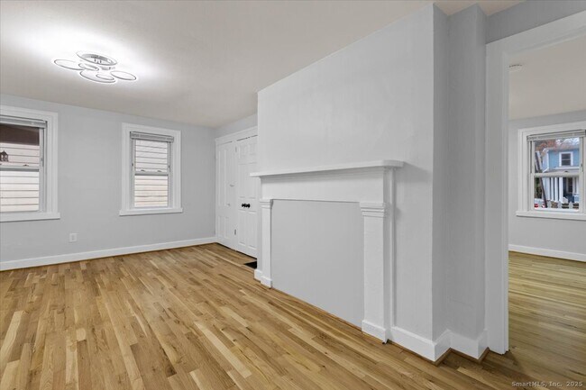 Building Photo - 183 Bradley St