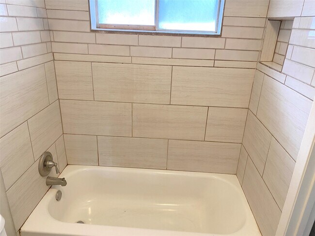 Building Photo - 10122 Shadow Wood Dr