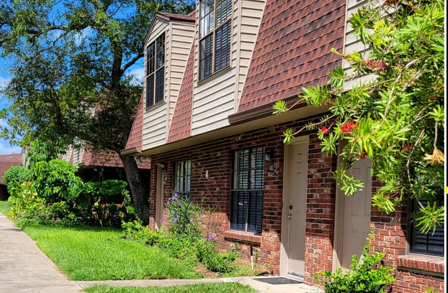 Building Photo - VICTORIA GARDENS APARTMENTS