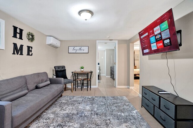 Building Photo - 408 Martin St