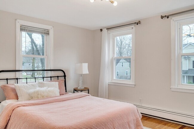 Building Photo - 24 Ledgelawn Ave