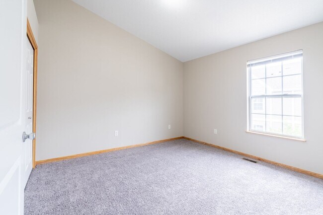 Building Photo - 2 Bedroom 2 Bathroom Town House - Interior Unit